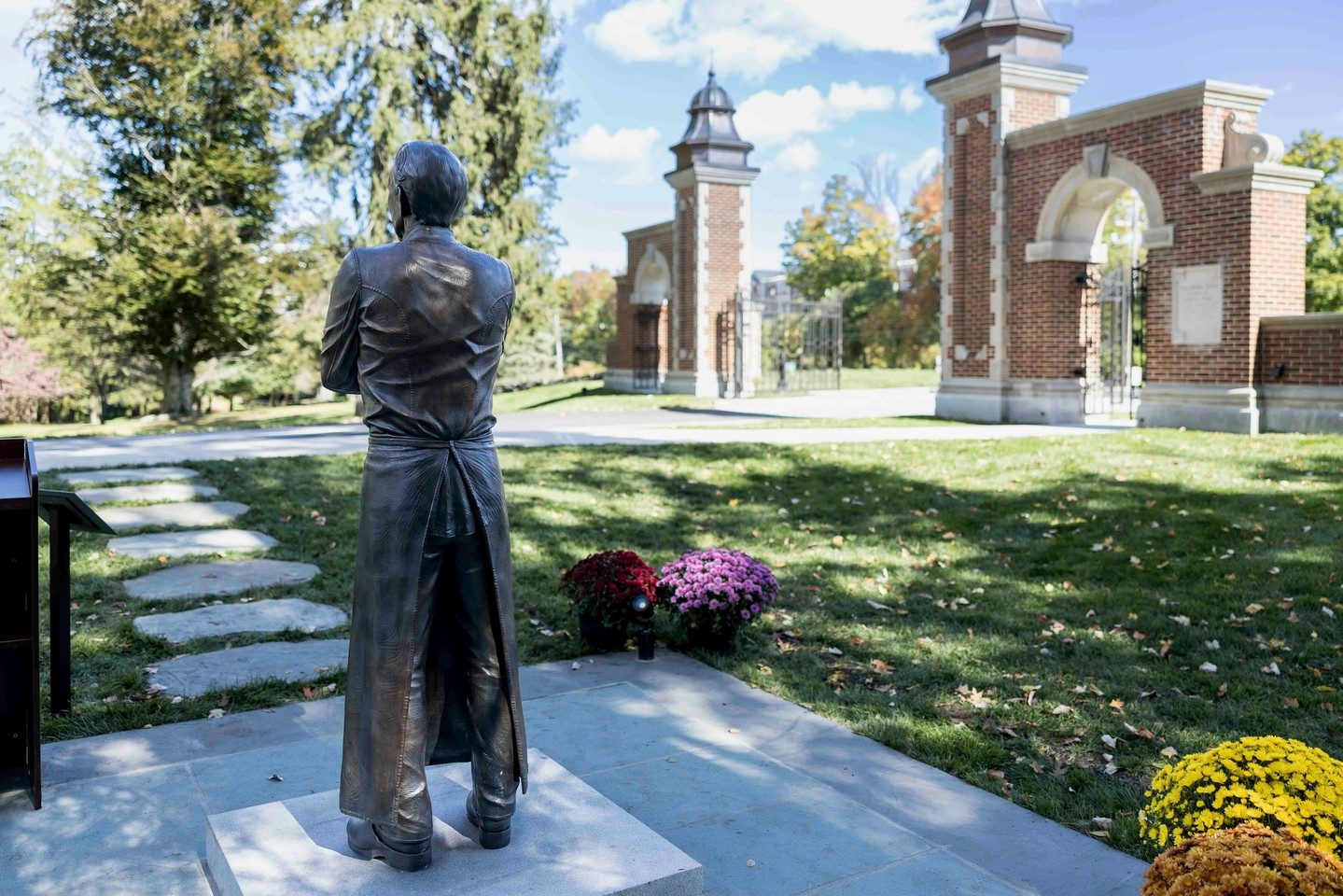 Napa Sculptor Gordon Huether Casts Thomas Keller in Bronze for the Culinary Institute of America